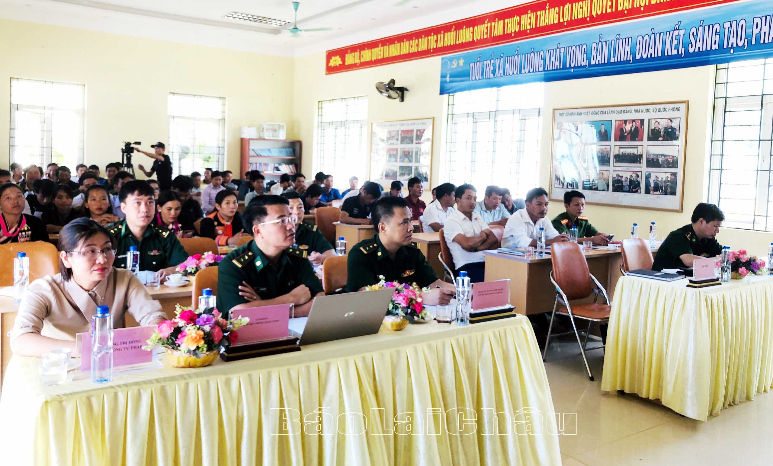 Đại biểu dự Hội nghị.